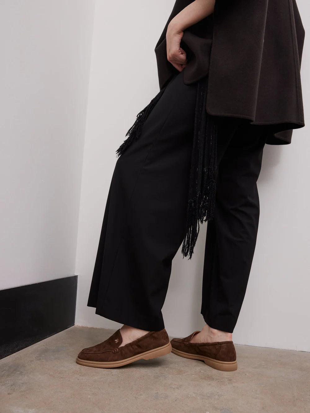 DARK BROWN